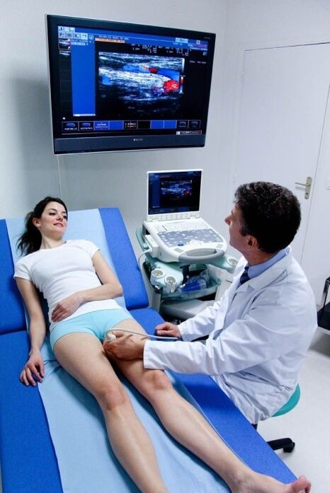 Ultraschall der Venen der unteren Extremitäten zur Diagnose von Krampfadern.